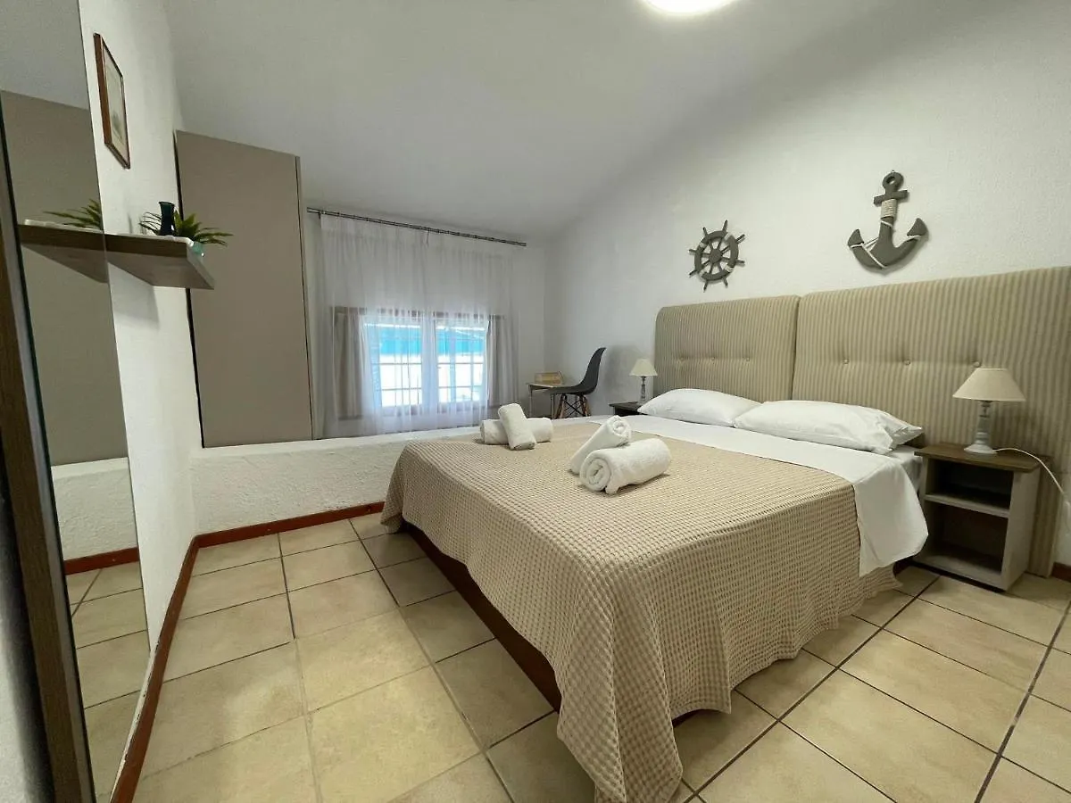 Seafront Family Apartment Ellie Skála Foúrkas