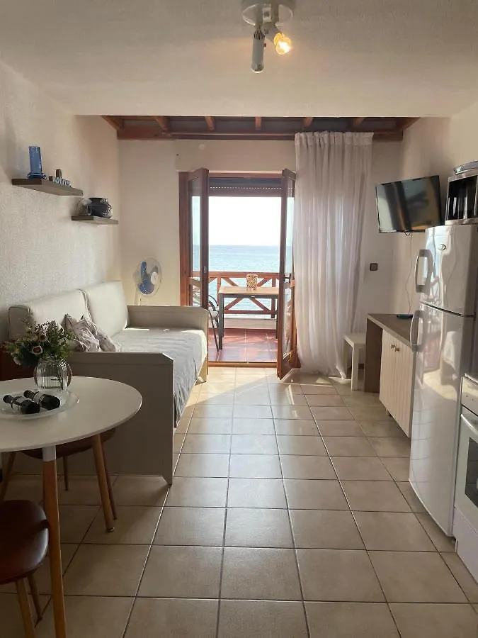 Dom wakacyjny Seafront Family Apartment Ellie Skála Foúrkas