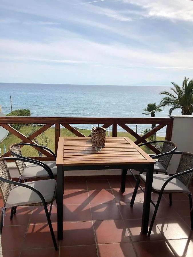 Seafront Family Apartment Ellie Skála Foúrkas