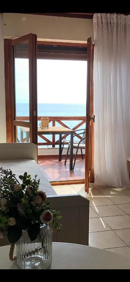 Seafront Family Apartment Ellie Skála Foúrkas Dom wakacyjny