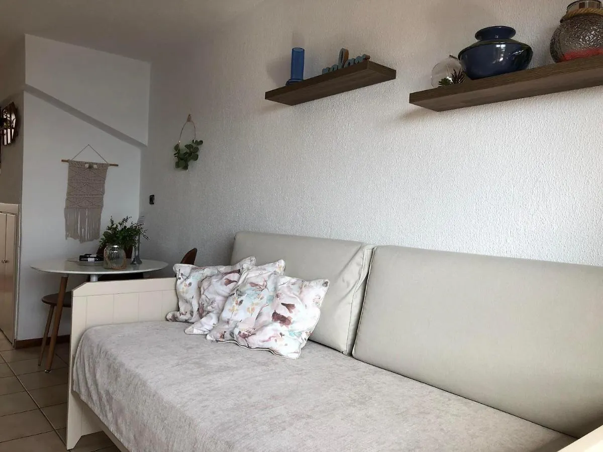 Seafront Family Apartment Ellie location